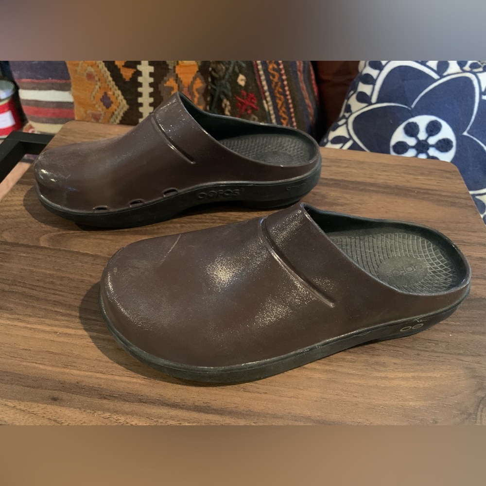 OOFOS Women's Brown Athletic Slip-On Clogs